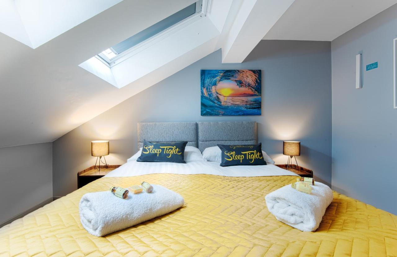 The Penthouse Gathering - Town Centre - Sleeps Up To 16 雷克瑟姆 外观 照片