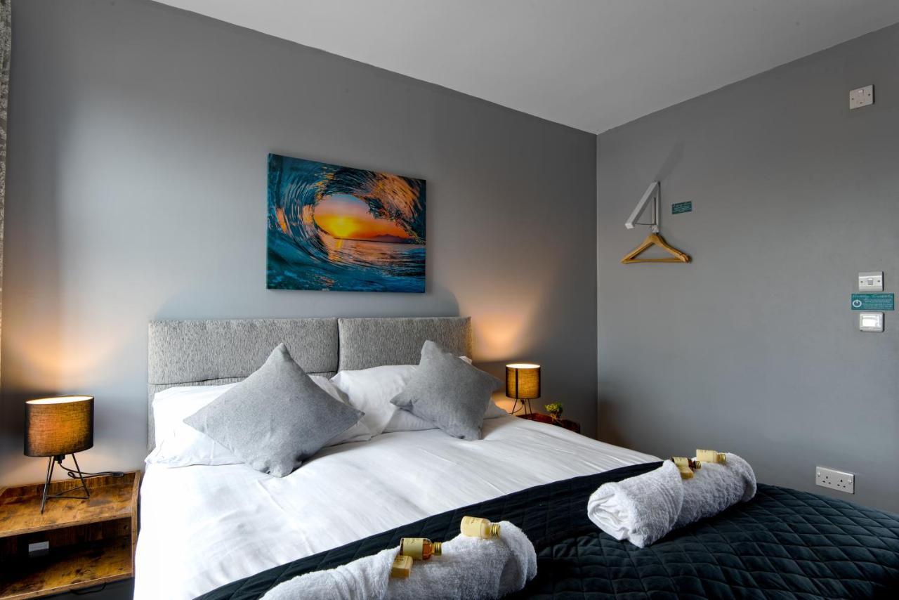 The Penthouse Gathering - Town Centre - Sleeps Up To 16 雷克瑟姆 外观 照片